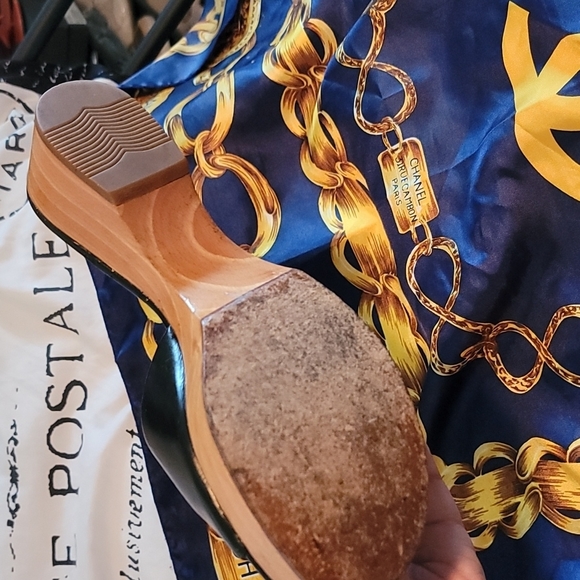 CHANEL SANDALS AUTHENTIC,AUTHENTIC GORGEOUS - Picture 7 of 9
